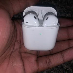 AirPods